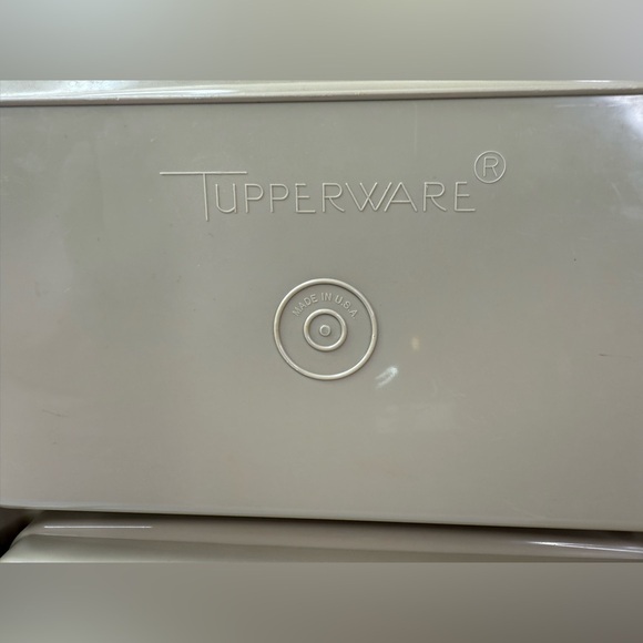 Vintage Tupperware Deviled Egg Keeper Tray, 4 Piece Carrier Holds 16 Item 723-2 - Picture 3 of 5